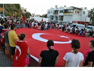 Datça’da Binlerce Kişi Terörü Protesto Etti