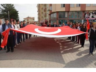 Devrekani Ülkü Ocaklarından “Şehite Saygı Teröre Lanet” Yürüyüşü