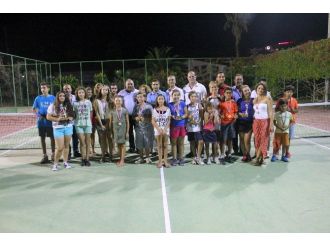 Kuşadası’nda Tenis Turnuvası Düzenlendi