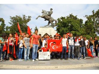 Samsunlu Gençlerden Teröre Tepki Yürüyüşü