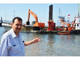 Büyükşehir, Bandırma’da Deniz Temizliğine Başladı