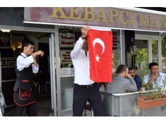 Palandöken Belediyesi Esnaf Ve Vatandaşa Binlerce Türk Bayrağı Dağıttı