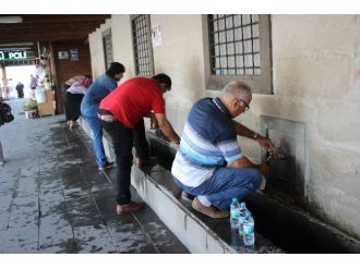 Sıcaktan Bunalanlar Erciyes’in Soğuk Suyu İle Serinledi