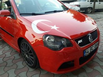 Sakarya’da Otomobiller Ücretsiz Ay Yıldız Çıkarması İle Kaplanıyor