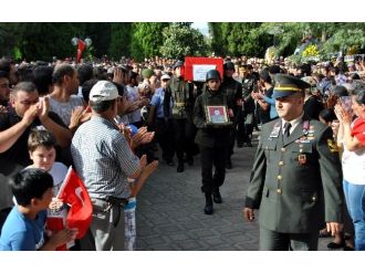 Şehit Çavuş Gözyaşları Arasında Son Yolculuğuna Uğurlandı