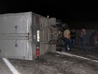 (Özel Haber) Yanmayan Reflektör Lambası Kazaya Sebep Oldu: 1 Ağır, 5 Yaralı