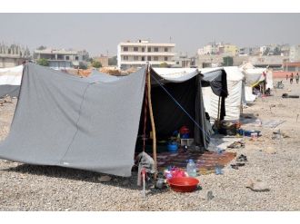 Tır Garajındaki Mülteciler İçin Yeni Çadırlar Kuruldu