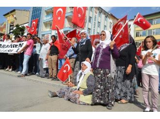 Şehit Annesi Eyleme Katılarak Terörü Lanetledi