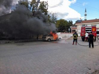 Elektrik Kontağından Çıkan Yangın Otomobili Kül Etti