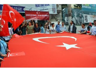 İstiklal’de Binlerce Kişi Terörü Lanetledi