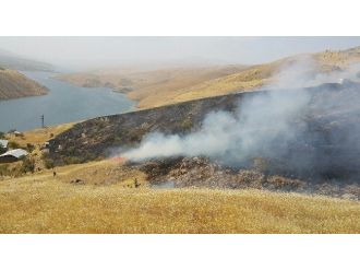 Elazığ’da Arazi Yangını Badem Ağaçlarına Da Zarar Verdi