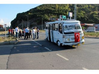 Zonguldak’ta İşçi Servisi Otomobile Çarptı: 10 Yaralı