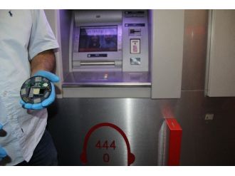 Atm’deki Düzeneği Polisler Fark Etti