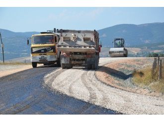 Tokat’ta Köy Yollarında Asfalt Çalışması