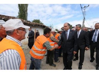 Vali Çomaktekin Hamamözü’de Yol Yapım Çalışmalarını İnceledi