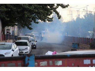 Yol Kapatan Gruba Polis Müdahale Etti