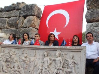 Büyükşehir Belediye Meclisi 1800 Yıllık Tarihi Canlandırdı