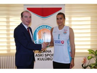 Adana Aski Spor’da Kamile Nacickaite Resmi İmzayı Attı