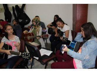 Nevşehir’de Gitar Eğitimi Büyük İlgi Görüyor