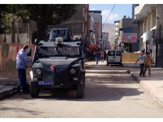 Teröristler Cezaevine Roket Attı