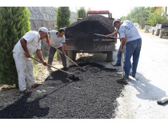 Burhaniye’de Asfalt Yama Seferberliği