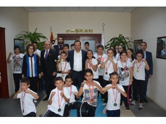 Başkan Toltar Başarılı Sporcuları Ödüllendirdi