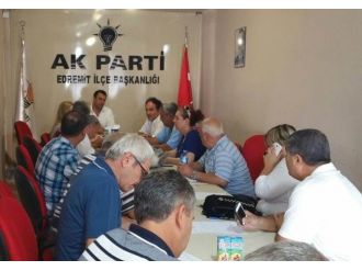 Edremit’te Ak Parti Muhtarlarla Bir Araya Geldi