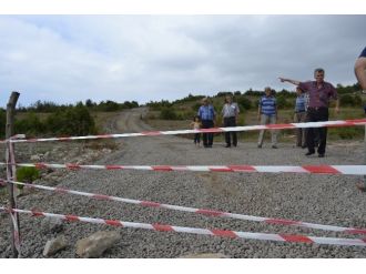 Yola Kazık Çakarak Trafiğe Kapattı