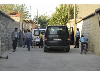 Tartıştığı Babasını Öldürdü, Annesini Yaraladı