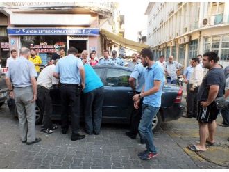 Annesinin Araçta Bıraktığı Çocuğu Polis Kurtardı