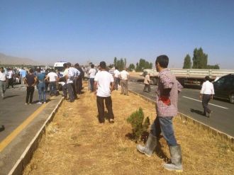 Polis Aracı Tır’a Çarptı: 2 Şehit, 2 Yaralı