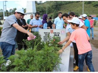 Gençlerden Şehitliğe Ziyaret