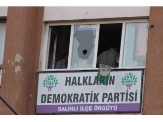 Salihli Hdp İlçe Binasında Polis Arama Yaptı