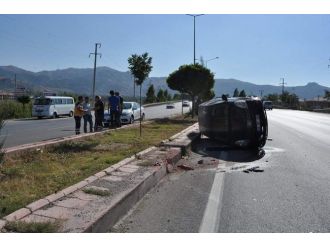 Sıkıştıran Araçtan Kurtulmak İsterken Kaza Yaptı