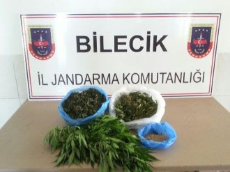 Jandarma Yarım Kilo Kubar Esrar Ele Geçirdi