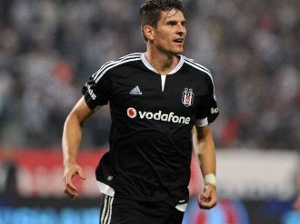 Gomez atıyor Kartal uçuyor