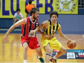 Fenerbahçe ligi galibiyetle açtı