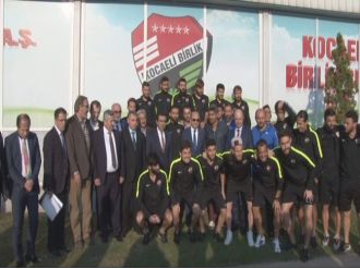 Bakan Işık, Kocaeli Birlikspor tesislerini ziyaret etti