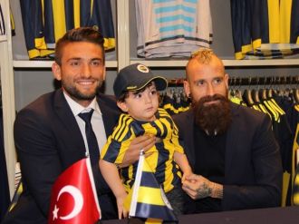 Fenerbahçe’nin yıldızları taraftarla buluştu