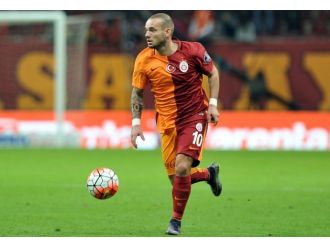 Sneijder patladı: İyi çalışmıyoruz, taktiğimiz yok