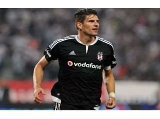 Mario Gomez RVP’yi tahtından etti