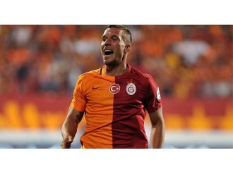 Podolski: ’Sahadaki herkes yüzde yüzünü verdi’