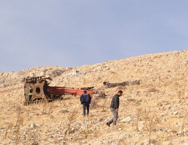 İş Makinesi Dağdan Yuvarlandı, Operatörü Yaralandı