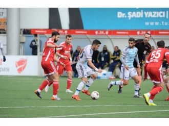 İlk yarıda tek gol bolca taş vardı !