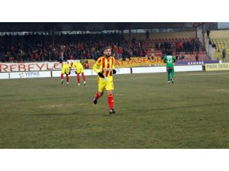 Taraftardan sahadaki futbolcuya duygu dolu mektup