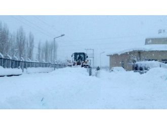 Hakkari’de okullar yarın da tatil