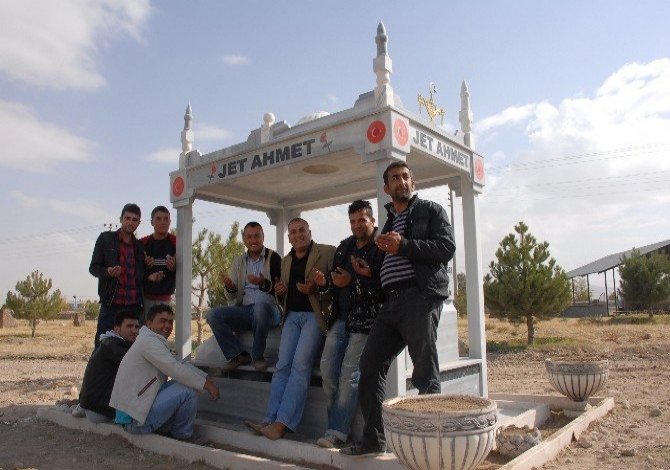 Ölmeden Önce Mezarını Yaptıran “Jet Ahmet” Hayatını Kaybetti