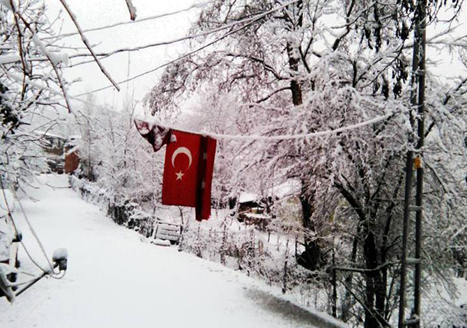 Türkoğlu’nda Yollar Kapandı