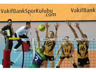 VakıfBank liderliği garantiledi