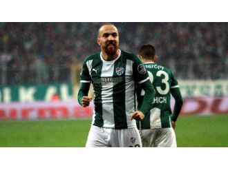 Ünlü futbolcunun villasına hırsız girdi